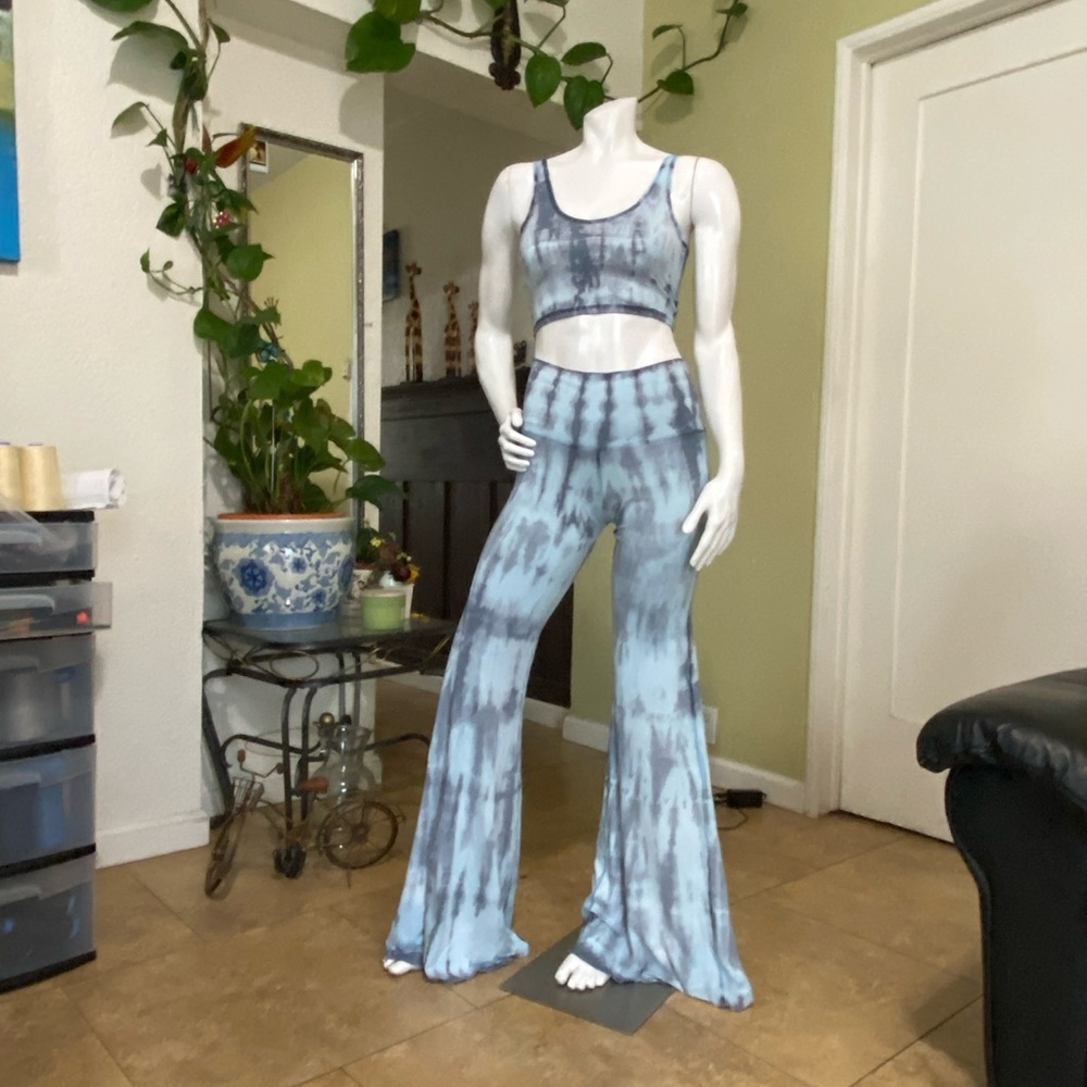 Set bell bottom and top tie dye